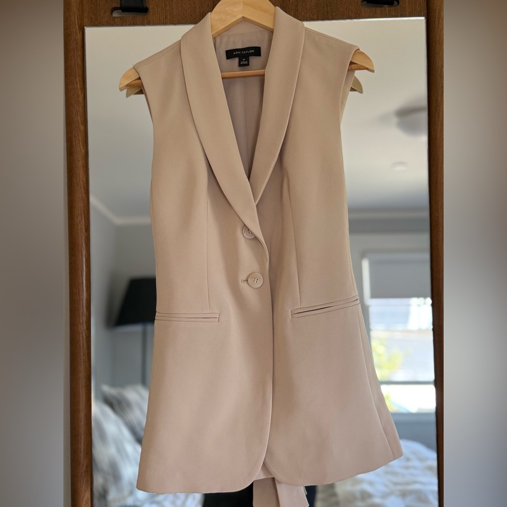 Ann Taylor Cream Sleeveless Vest